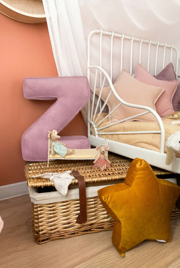 How Letter Cushions Can Create a Cozy Winter Atmosphere