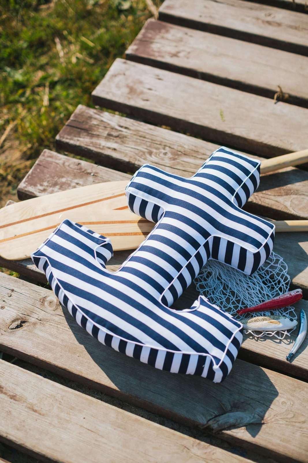 Anchor Cushion Stripes | Anchor Shaped Cushion Stripes - www.bettyshome.com