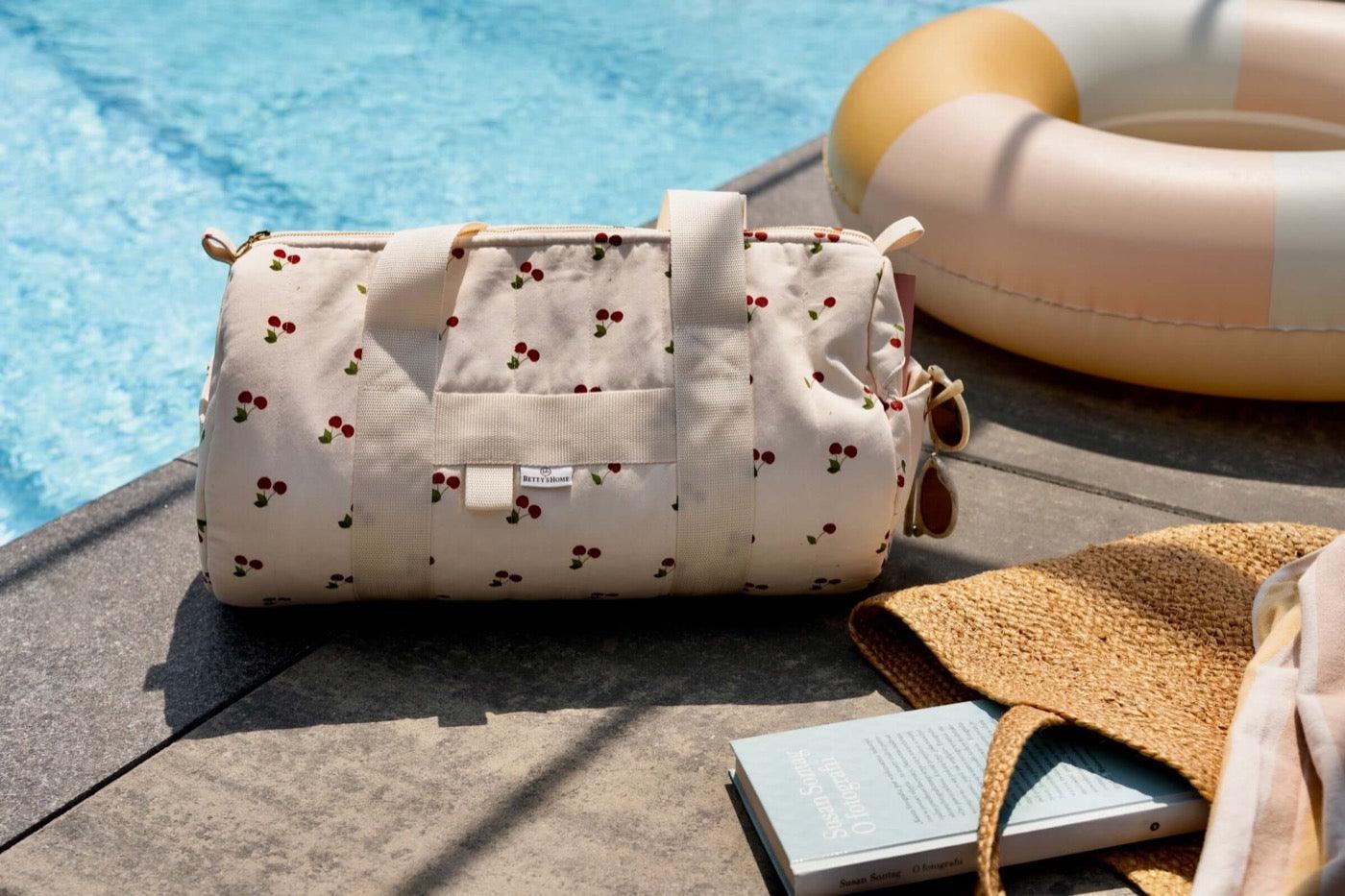 Summer duffle bag - Cherry | Travel Daily Bag - www.bettyshome.com