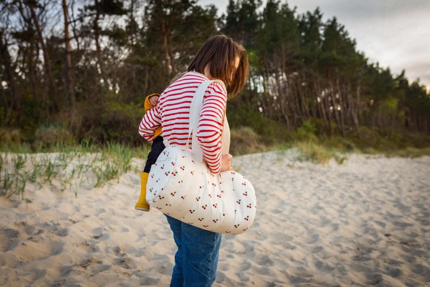 Summer duffle bag - Cherry | Travel Daily Bag - www.bettyshome.com