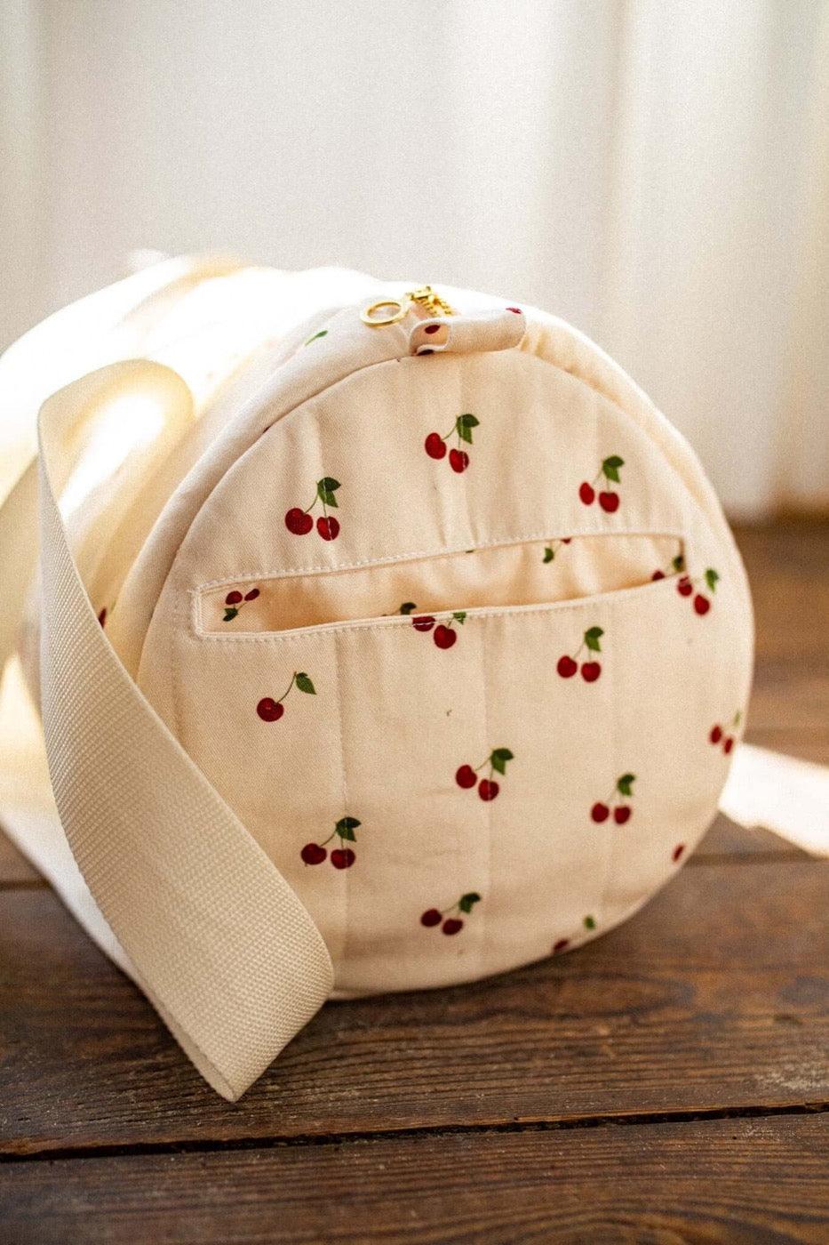 Summer duffle bag - Cherry | Travel Daily Bag - www.bettyshome.com