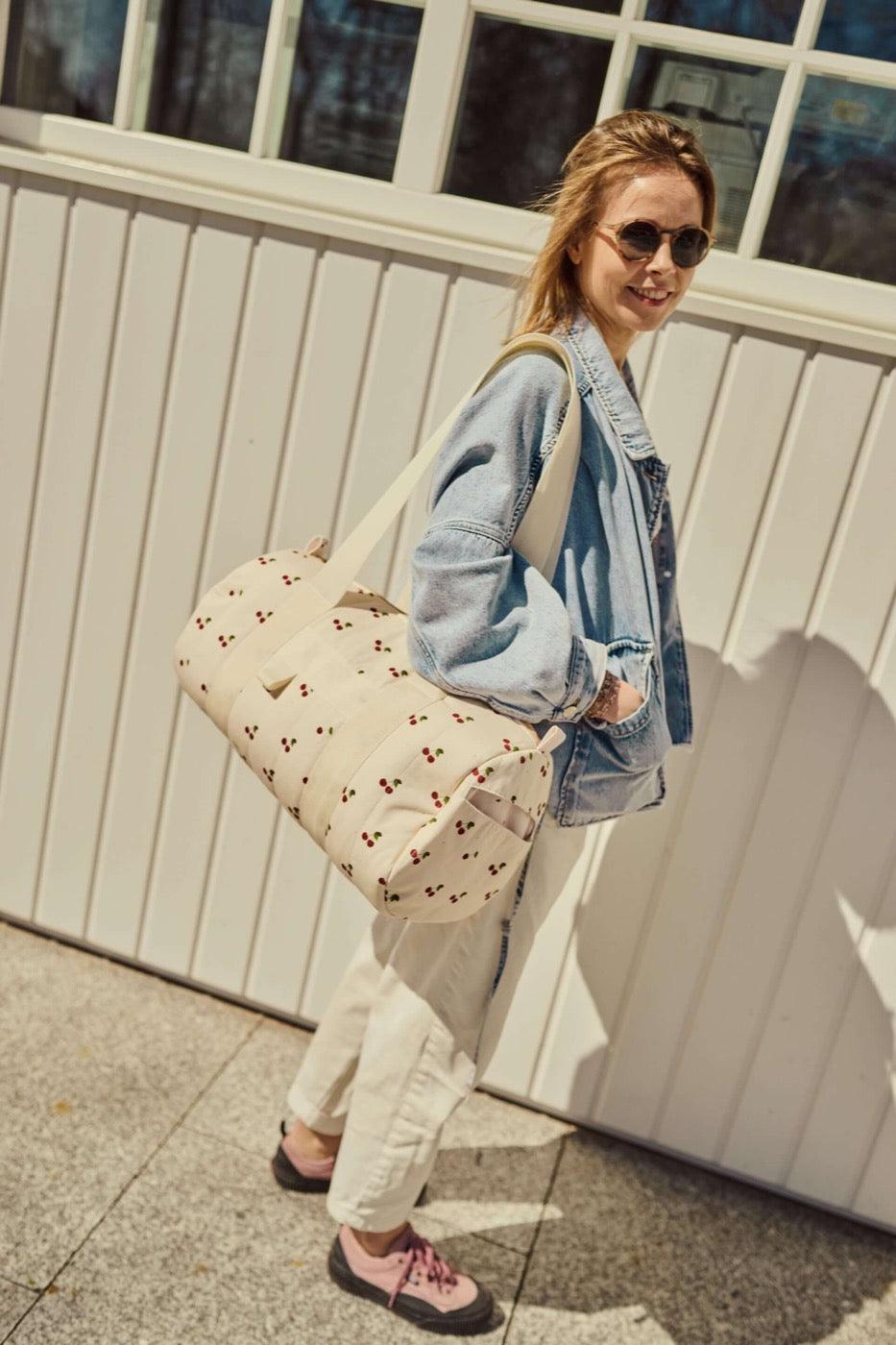 Summer duffle bag - Cherry | Travel Daily Bag - www.bettyshome.com