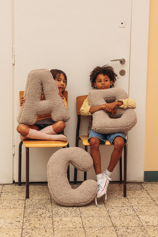 Children on chairs with boucle letter cushion A and B by Bettys Home. kids room deco 67