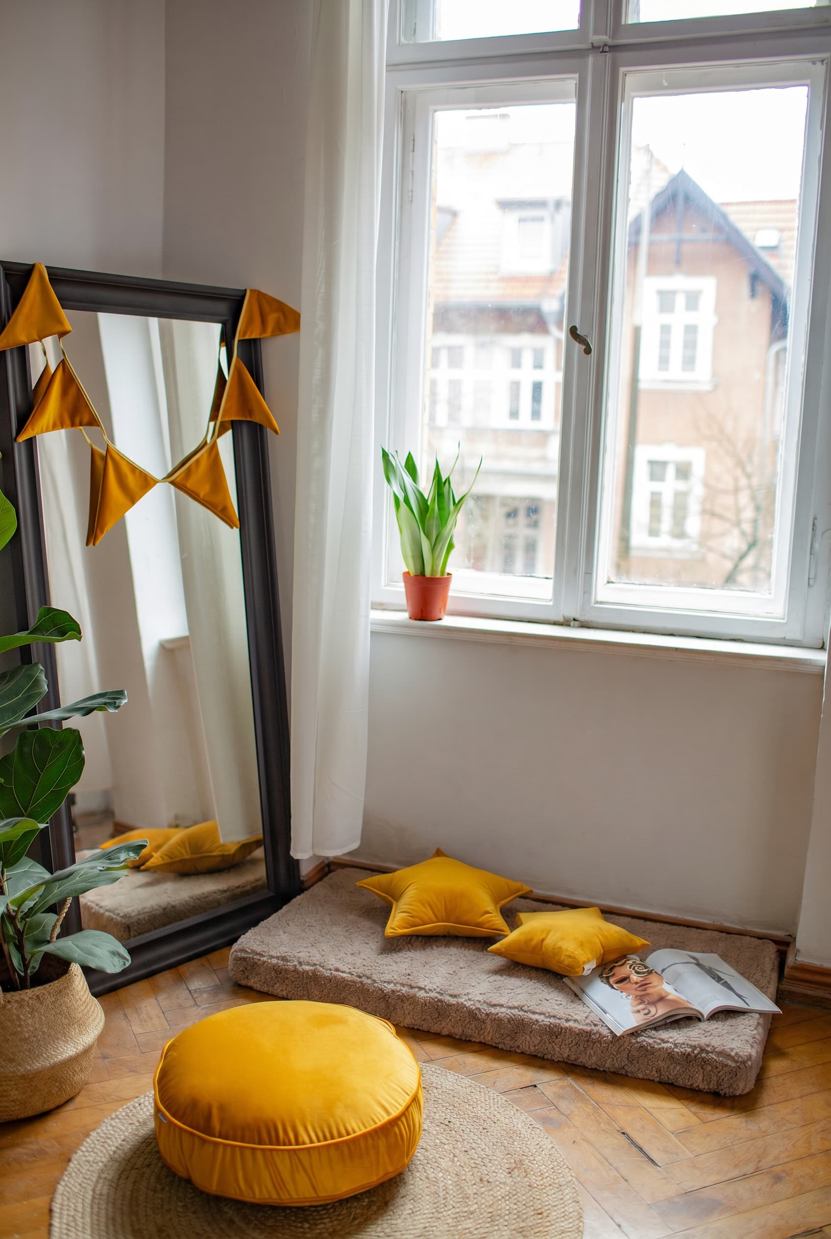 Cozy kids' reading corner with mocha bouclé floor mattress, mustard star cushions and round pouf – by Bettys Home