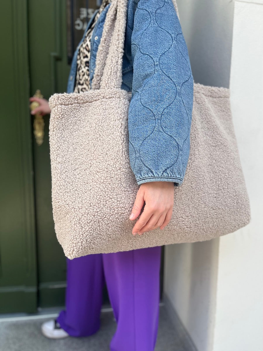 woman with boucle tote bag by bettys home on her shoulder. boucle shopper bag